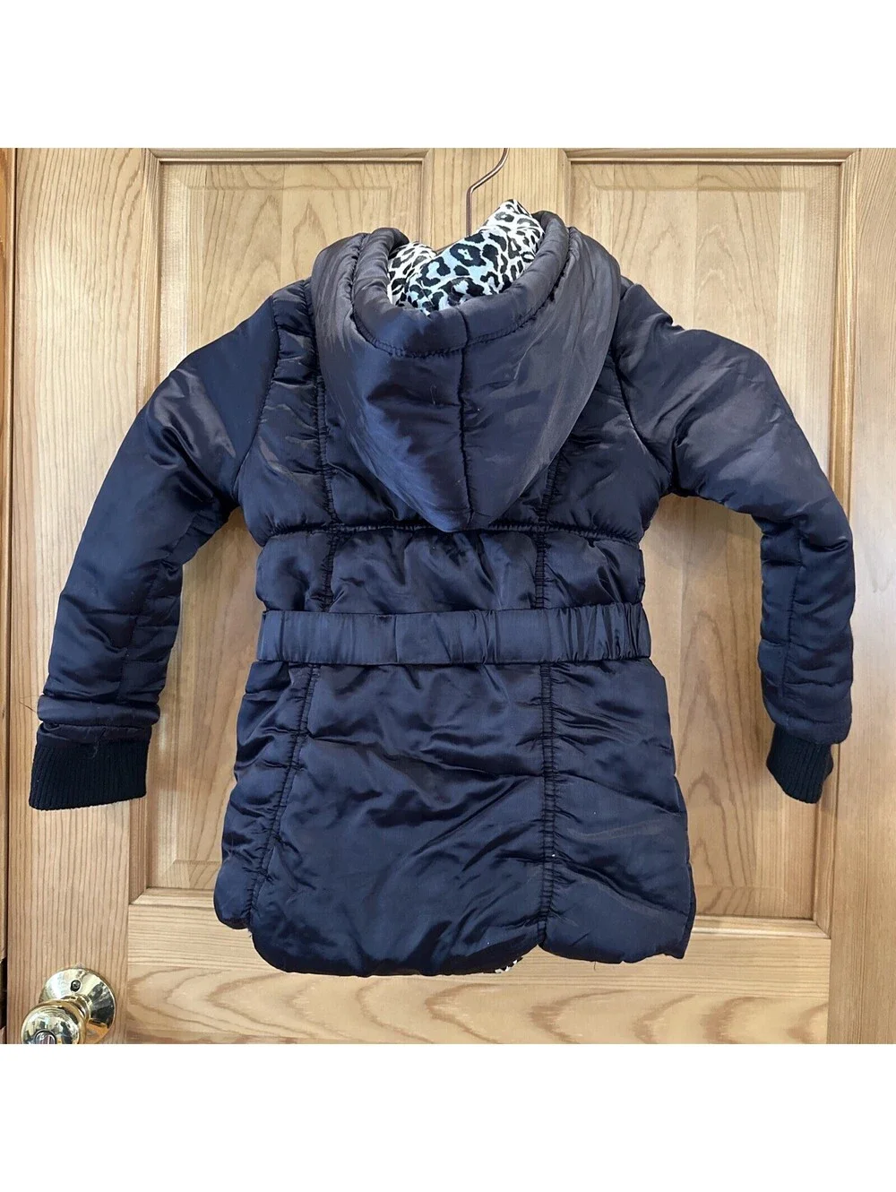 Vintage Girls Guess puffer jacket Size 5. Belt Included.